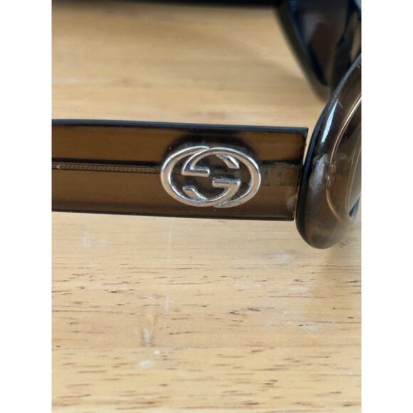 Vintage Gucci Oval Sunglasses - GG 2400/N/S 3NR Made in Italy main image 4